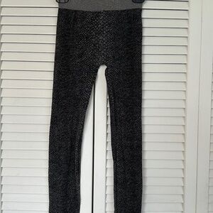 (NWOT) WOMEN'S NIKIBIKI SEAMLESS SLIM LEGGINGS, SIZE: OS (ONE SIZE FITS ALL)